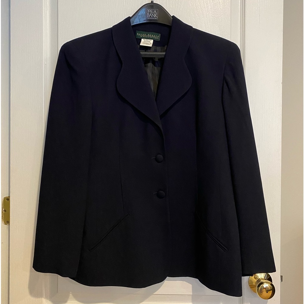 Harve Bernard ~ Woman’s pants suit